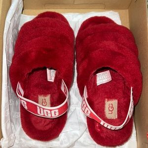 Red Ugg women’s yeah fluff slide.